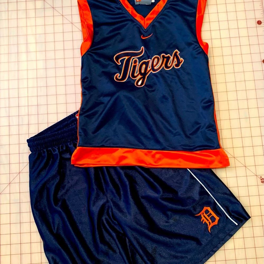 Detroit Tigers Shirt and Shorts